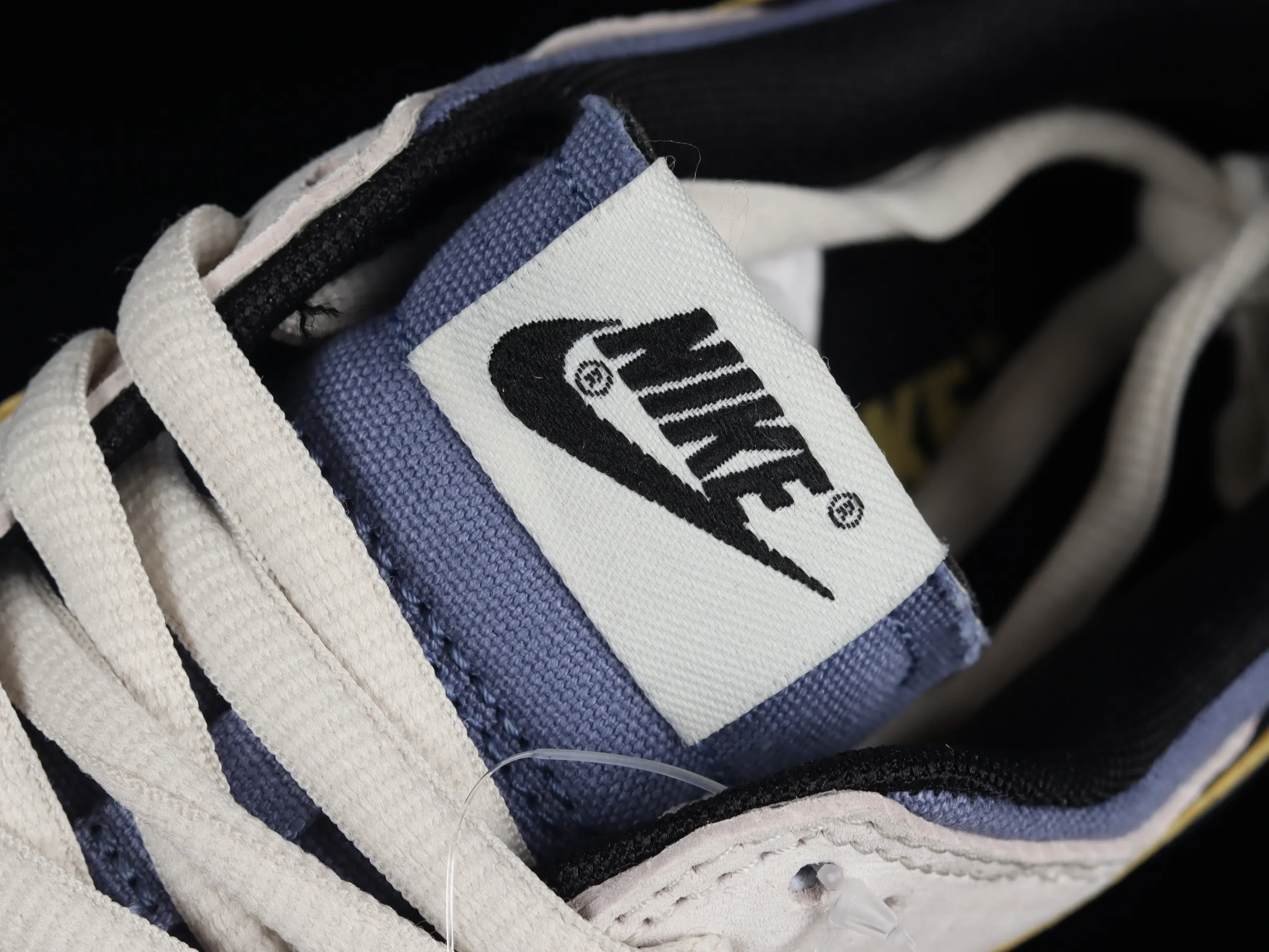 All Categories Nk SB Dunk Series Nk SB Dunk Low Low-top sneakers Otomo Katsuhiro x Nk SB Dunk Low "Steamboy OST" Otomo Katsuhiro co-branded SB low-top sports and leisure sneakers LF0039-016